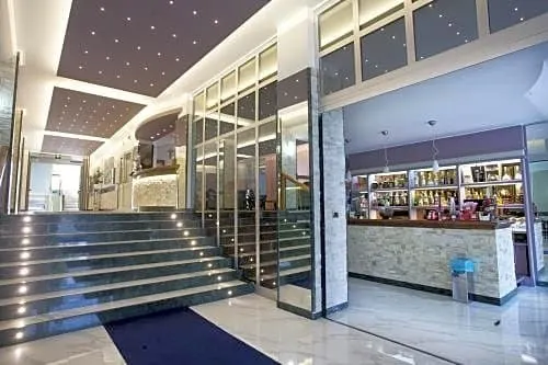 Hotel King - Image 1