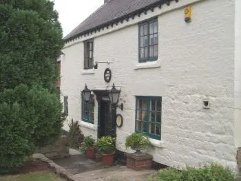 The Spotted Cow - Restaurant with rooms - Image 1