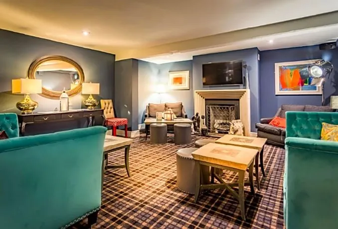 Holt Lodge - Image 1