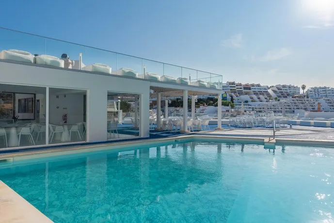 California Urban Beach Hotel - Image 1