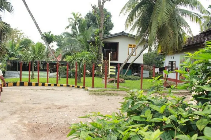 Wood Cabin - Image 1