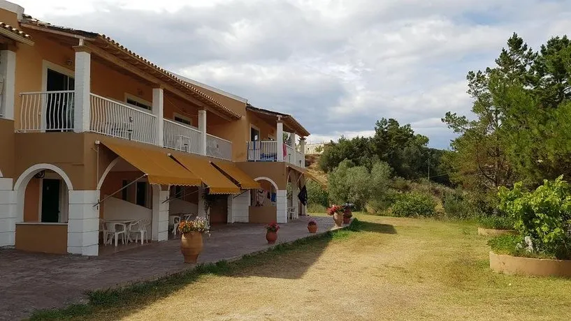 Gardenos Hotel - Image 1