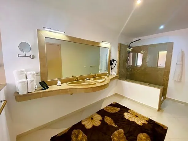 Eden Lodges - Image 1