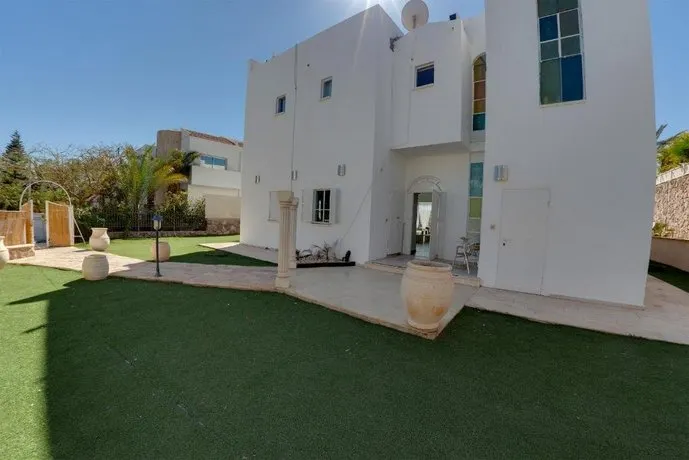 Guest House Custo Dive Resort - Image 1