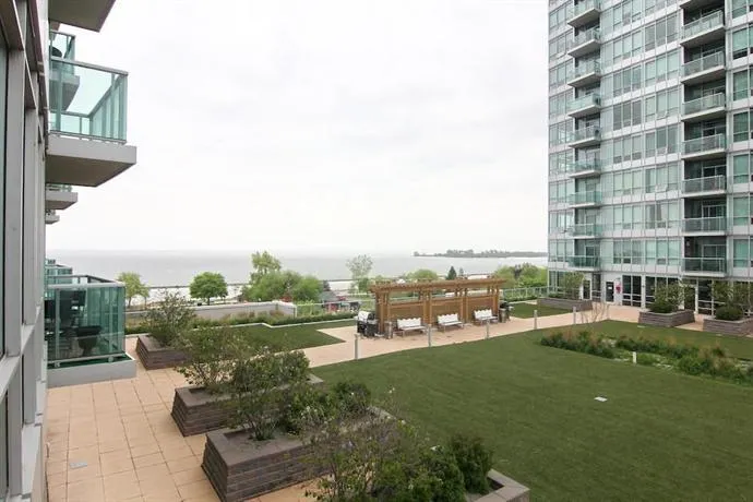 Pelican Suites - Parkside Residence - Image 1