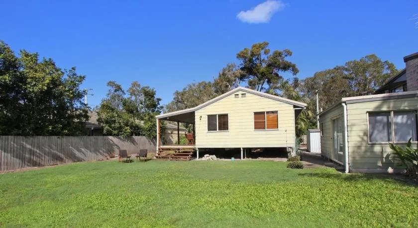 24 Sundew Street, Mudjimba - 500 Bond - Pet Friendly, Linen Supplied, WIFI, Air Cond. - Image 1