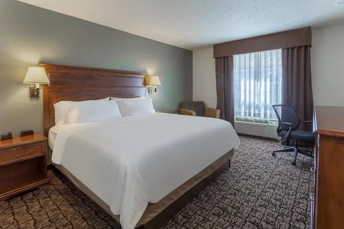 Holiday Inn Express & Suites Keystone - Image 1