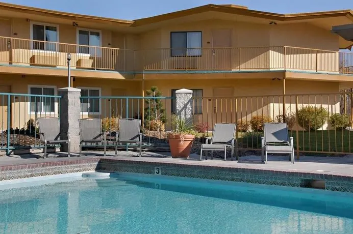 Rodeway Inn - Image 1