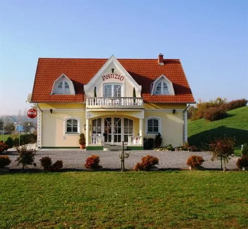 Golf Étterem és Panzió - Image 1
