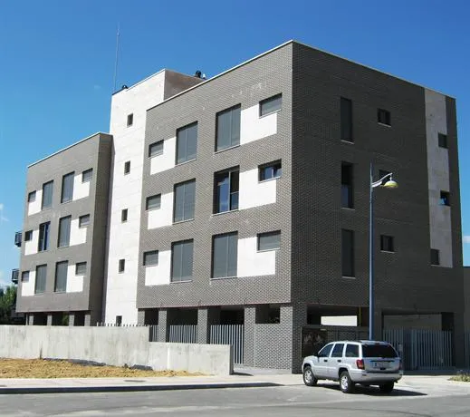 Apartamentos Emilia Feo León Gótico - Image 1