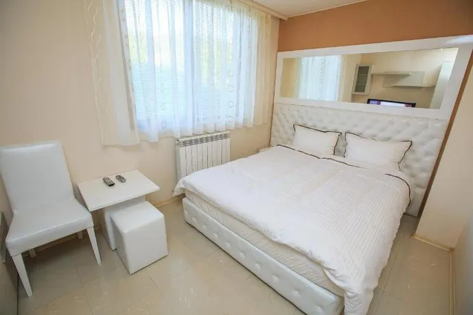 Family Hotel Victoria 1 - Image 1