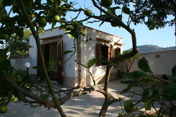 Casa Vacanza Bonagia - Image 1