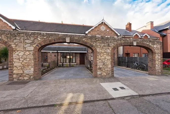 Ballsbridge Townhouse - Image 1