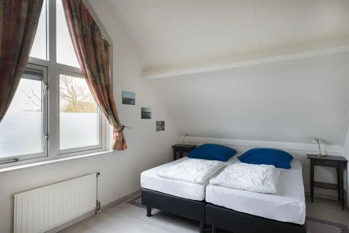Riante en vrijstaande vakantiewoning op vakantiepark Scheldeveste Zwin 218 - Image 1