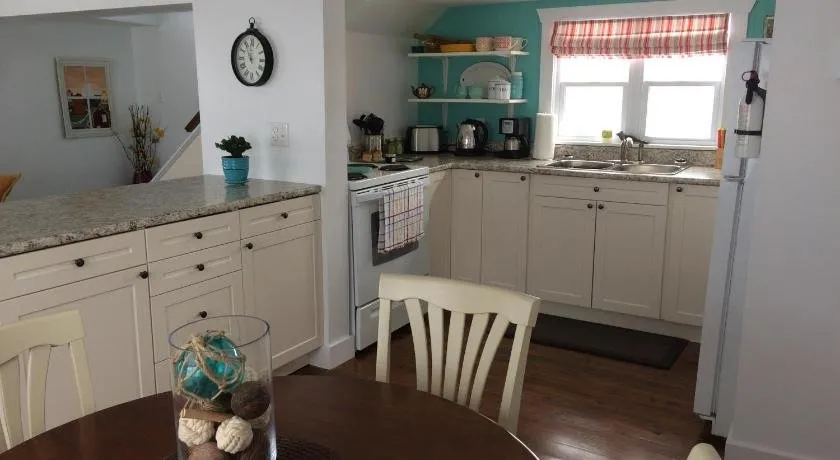 Seakissed Cottage - Image 1