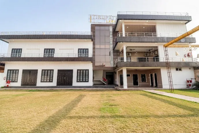 SPOT ON 65353 Hotel Triupati Lawn - Image 1