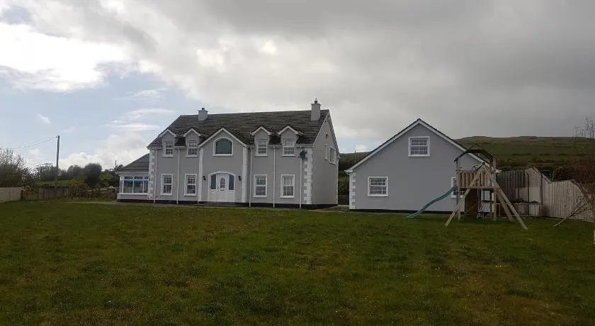Grianan Luxury Lodge by Wild Atlantic Wanderer - Image 1