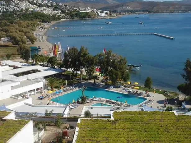 Javelin Beach Club & Spa - Image 1