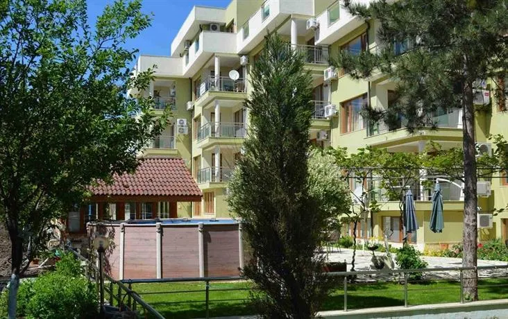 White Lagoon Beach Apartments - Image 1