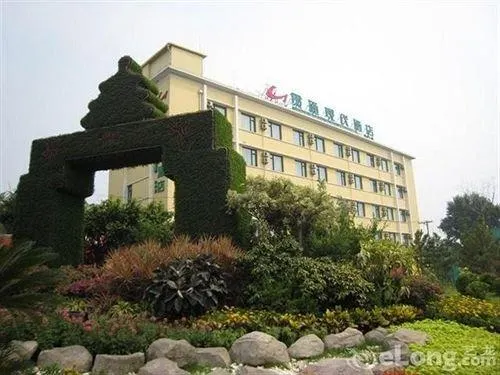 Guantong Modern Hotel (Beijing Qianmen) - Image 1