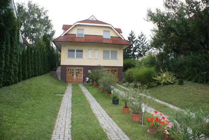 Roni Ház - Image 1