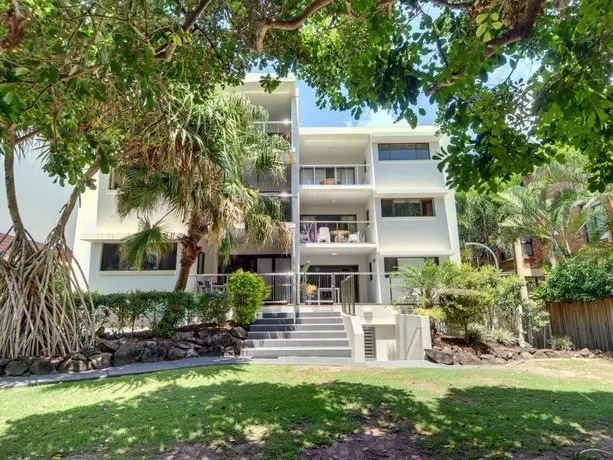 Windmill 3 - Three Bedroom Beachside Apartment on Parkyn Parade! - Image 1
