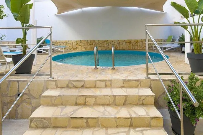 Hostal Residencia Roberto Playa - Image 1