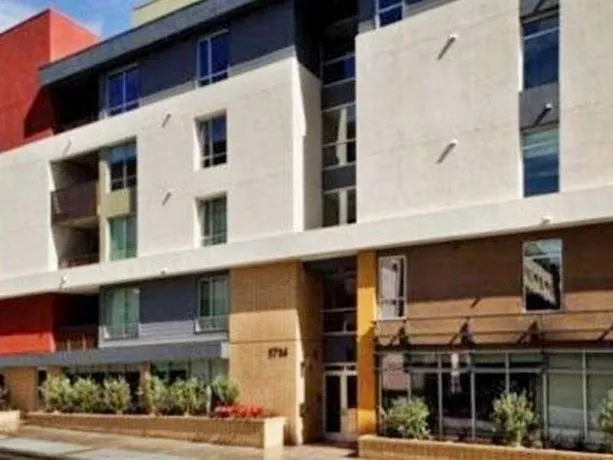 Hollywood Experience Apartment - Image 1