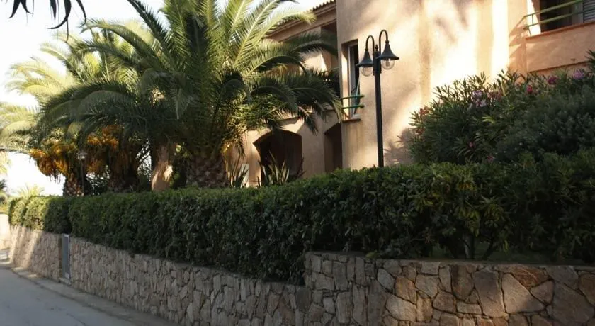 Corsika 6 beds 10 meters from the beach - Image 1