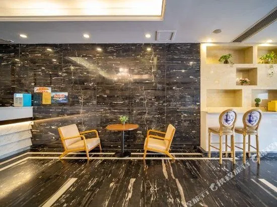 World Crown Hotel Liuzhou - Image 1