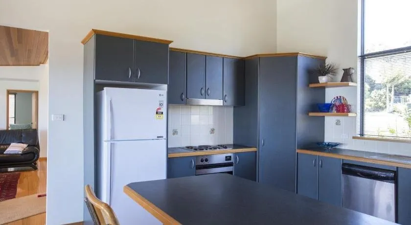 Elevated Views at Burrill lake 17 Canberra Cres - Image 1