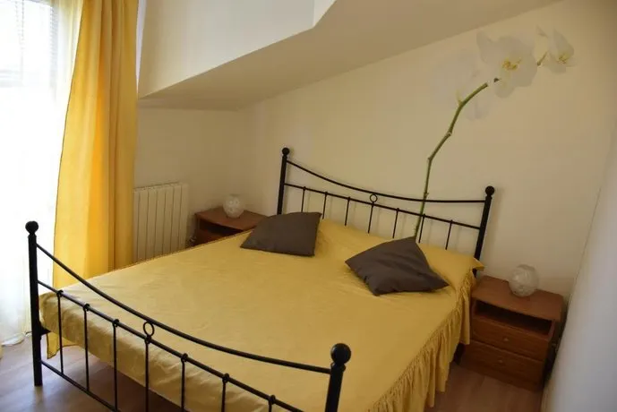 Guest House Fortuna - Image 1