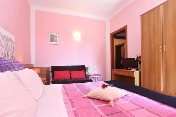 La Rosa - Image 1