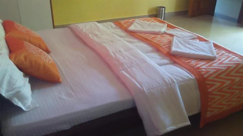 White Pearls Deluxe Guesthouse - Image 1