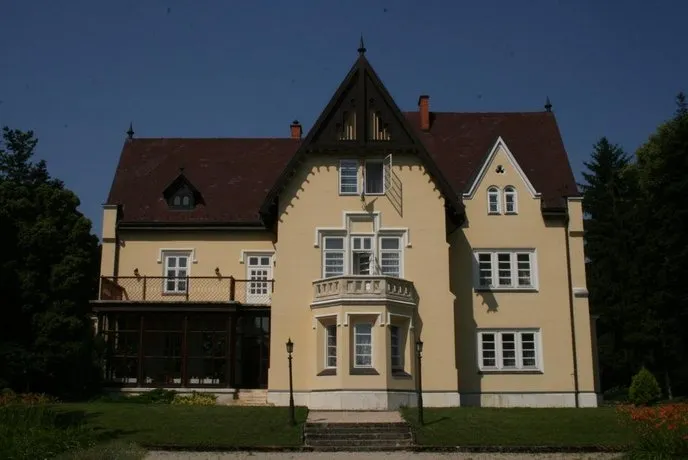 Festetich Kastélyszálló & Zsuzsanna Hotel - Image 1