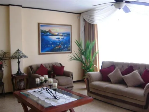 Villa Alta Bed &Breakfast - Image 1