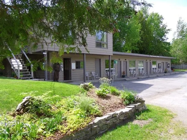 Peacock Villa Motel - Image 1