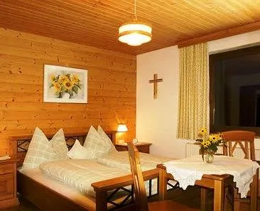 Apartamento vacacional con barbacoa, jacuzzi y jardín - Image 1