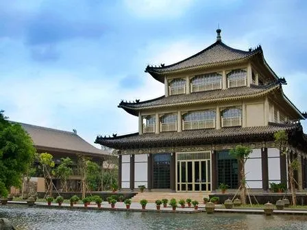 Eadry Royal Garden Hotel Haikou - Image 1