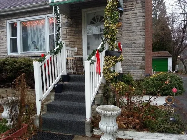 Hamilton West Guest House - Image 1
