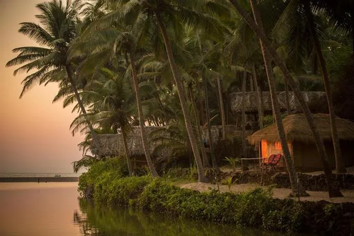 KRISHNA PARADISE BEACH RESORT - Image 1
