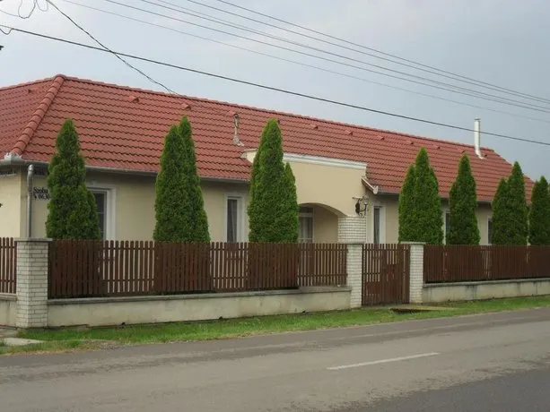 Holdfeny Vendeghaz - Image 1