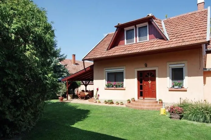 Erika Apartmanház - Image 1