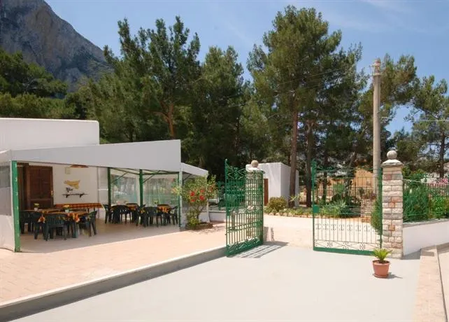 B&B Pineta sul Mare - bb economico Riserva dello Zingaro, con camere vicino il mare - Image 1