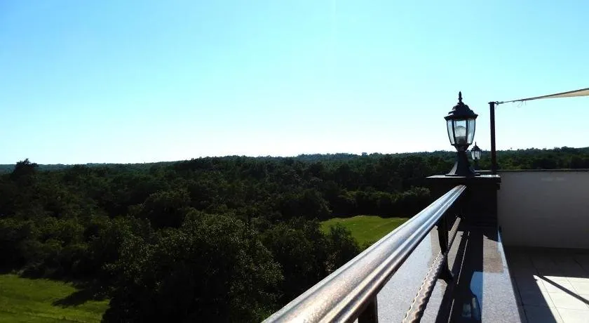 Penthouse Aurora - Image 1
