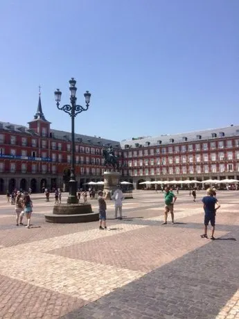 Book in Madrid - Cascorro Deluxe - Image 1