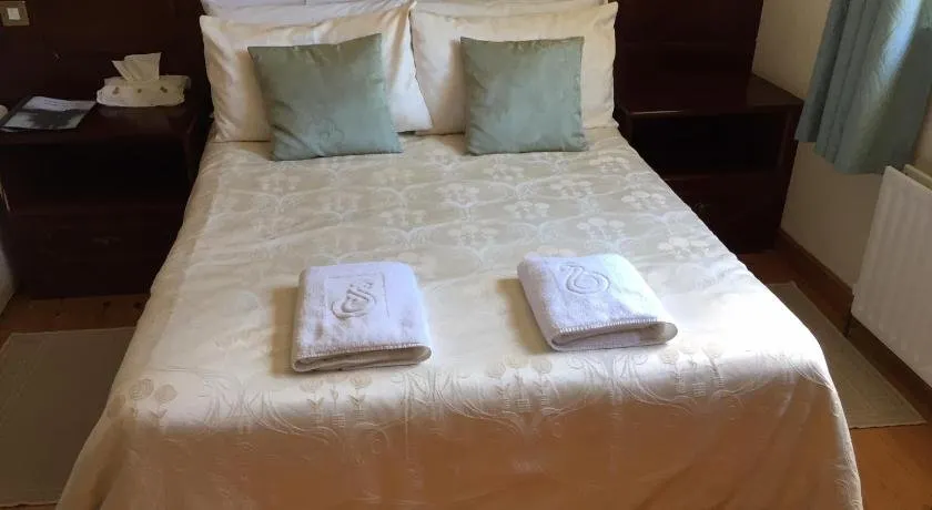 Portarra Lodge Bed & Breakfast - Image 1