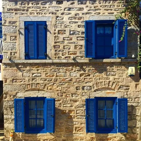 Gurup Hotel - Image 1