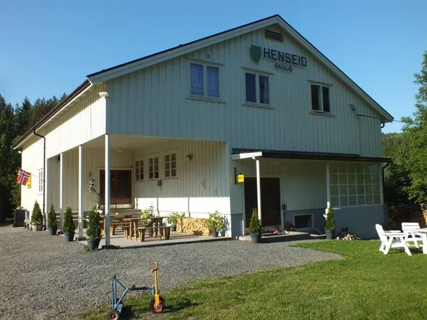 Henseid Skole - Image 1