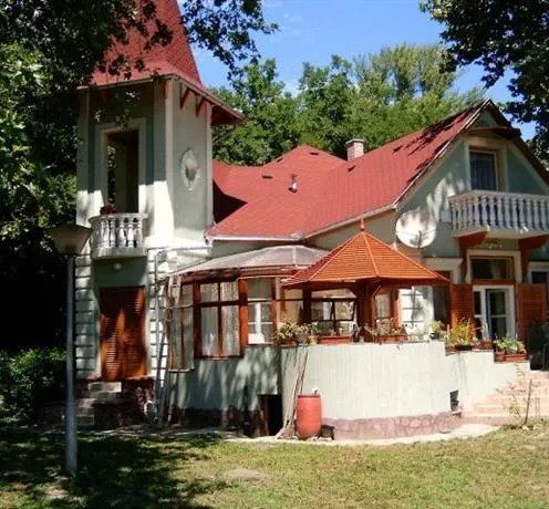Szemesi Villa - Image 1